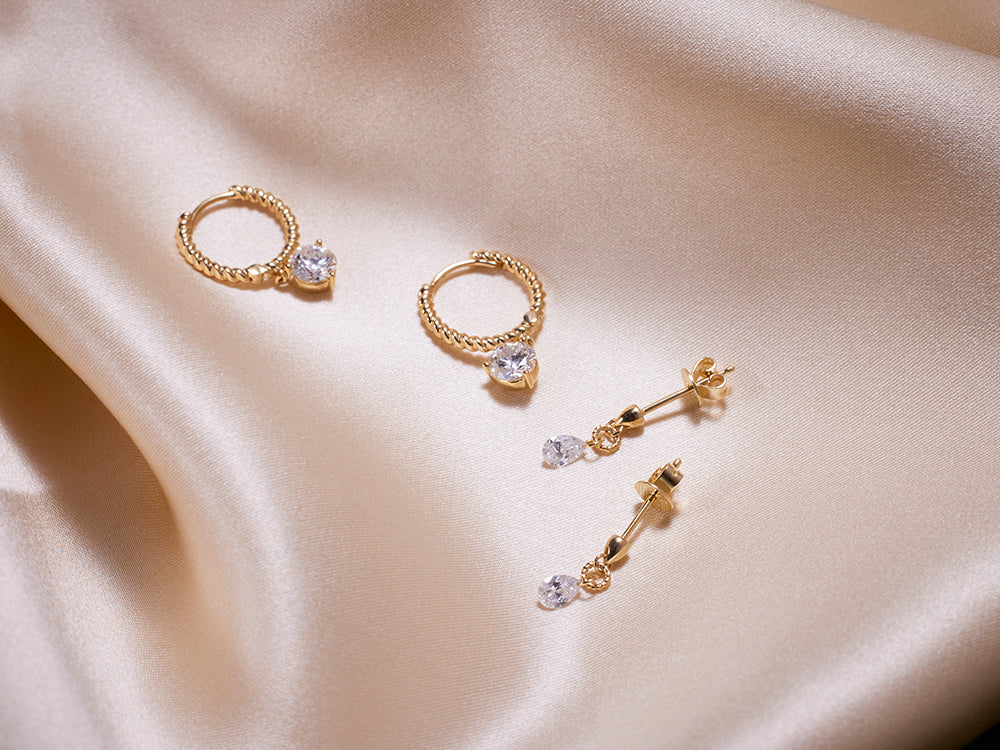 9k Gold Teardrop Lab-Grown Diamond Earrings