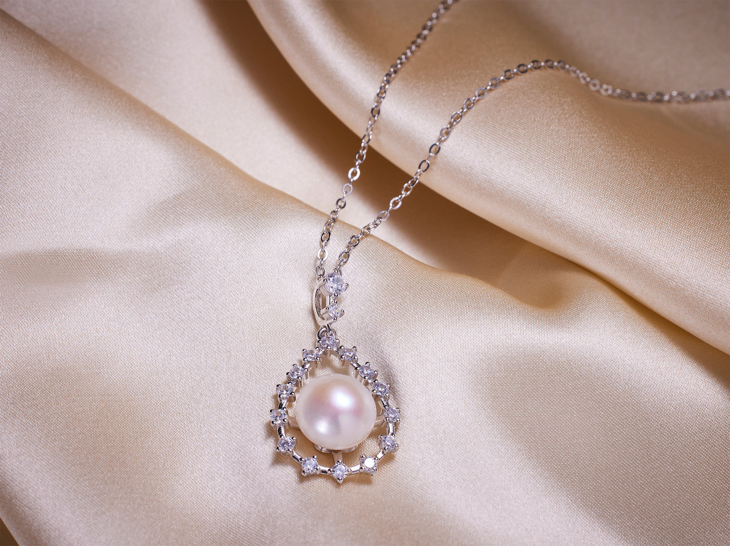 Teardrop Pearl Pendant Necklace